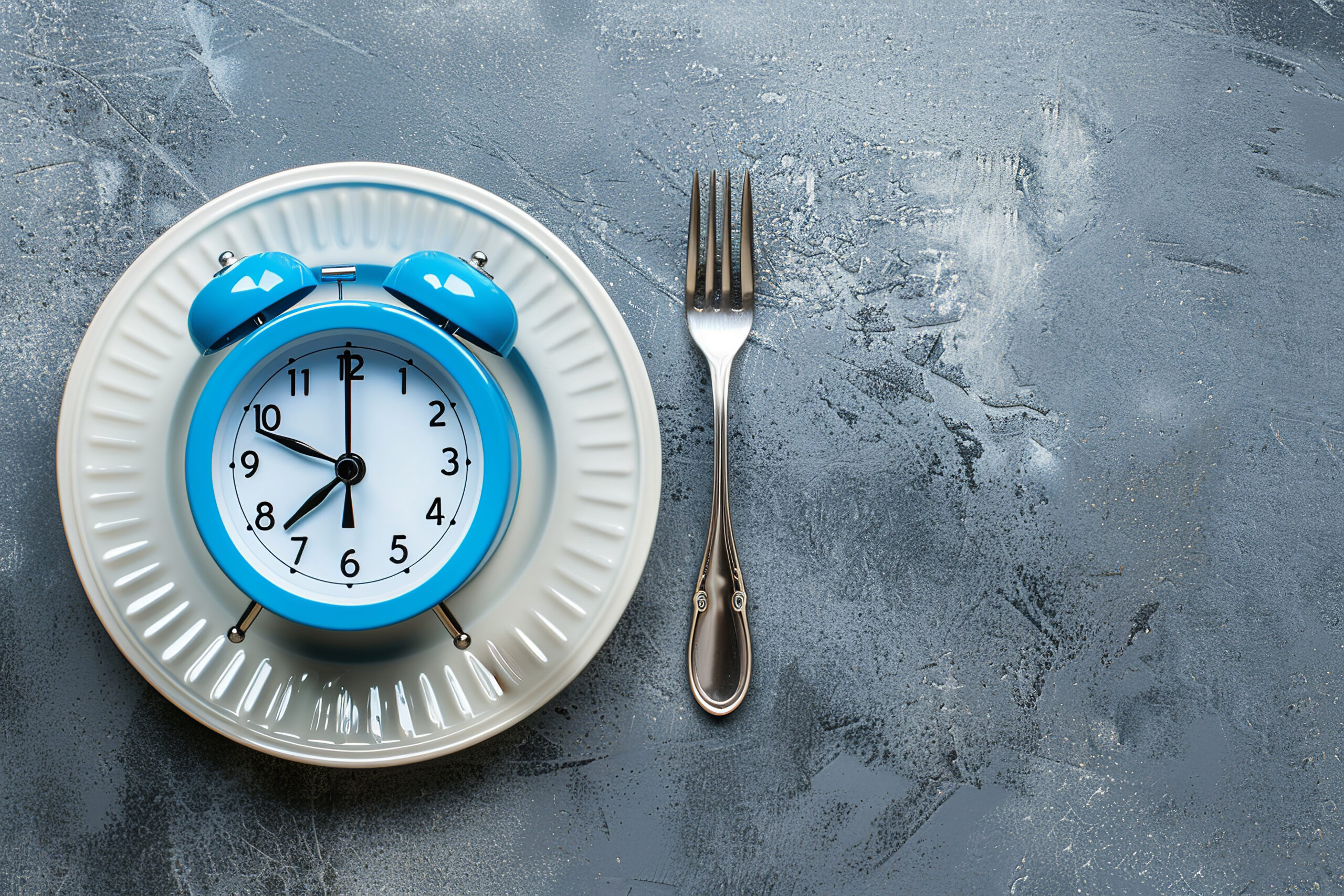 Clock on an empty plate.
